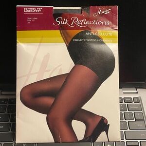 Hanes Silk Reflections Anti-Cellulite Control Top panty hose. Size EF, black.new